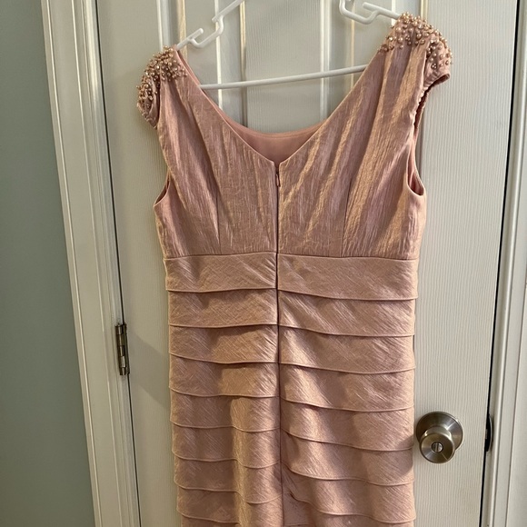 Jessica Howard dress in beautiful shimmery blush color - Picture 3 of 9